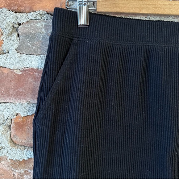Uniqlo | Midi Pencil Skirt With Pockets - Picture 3 of 5